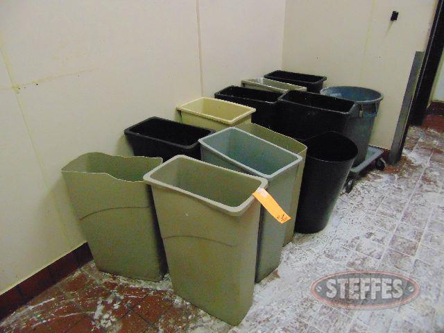 (10+) garbage containers_1.jpg